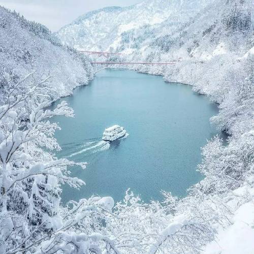  بد کردم من با روحم تا چیدم نقدا روو هم خط میدن بد داغونم